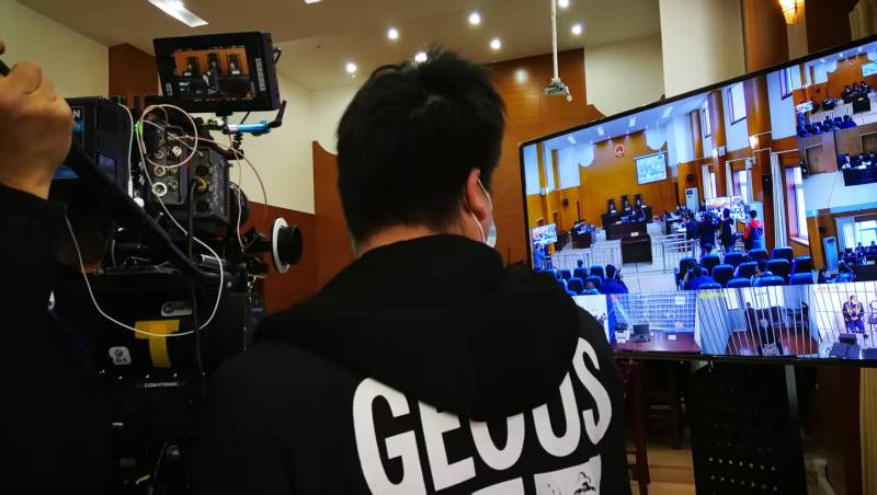 AI生成VS人工创意——海南藏族广告片拍摄公司的技术浪漫主义实践